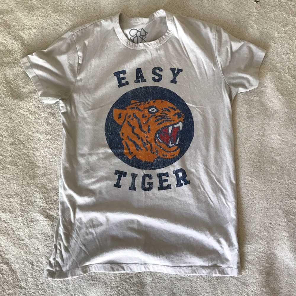 Chaser Men’s Medium Graphic T